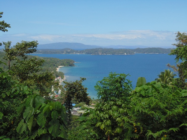 výhľad z cesty nad Puerto Galera