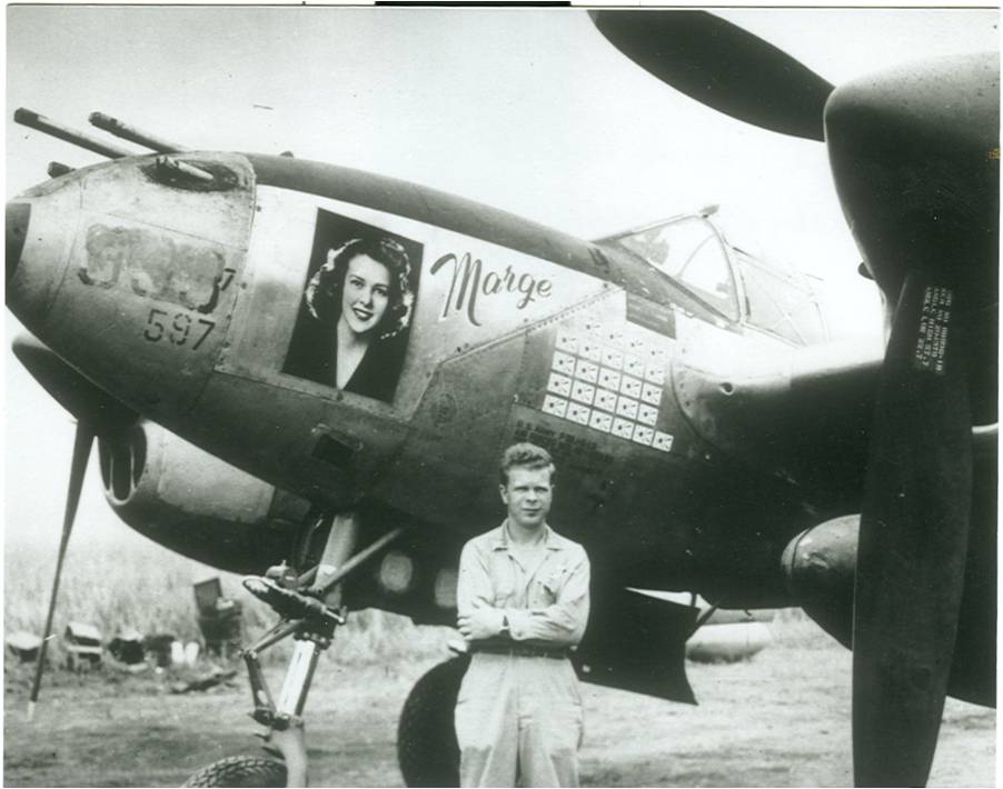 Richard Bong so svojou P-38, pomenovanou Marge podľa jeho priateľky